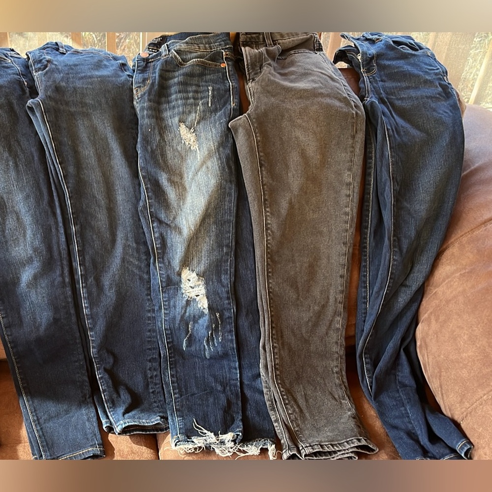 AE jeans sz 2 (1-3), judy blume sz 5, Ae black sz 00, AE sz 2 long 20 each